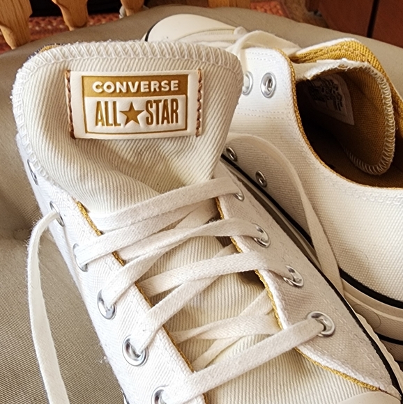 CONVERSE WOMEN'S CHUCKS SIZE 9 WHITE - Picture 5 of 8